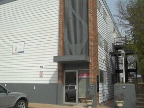 Building Photo - 706 W 34th St