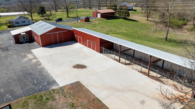 Building Photo - 2401 S Maestri Rd