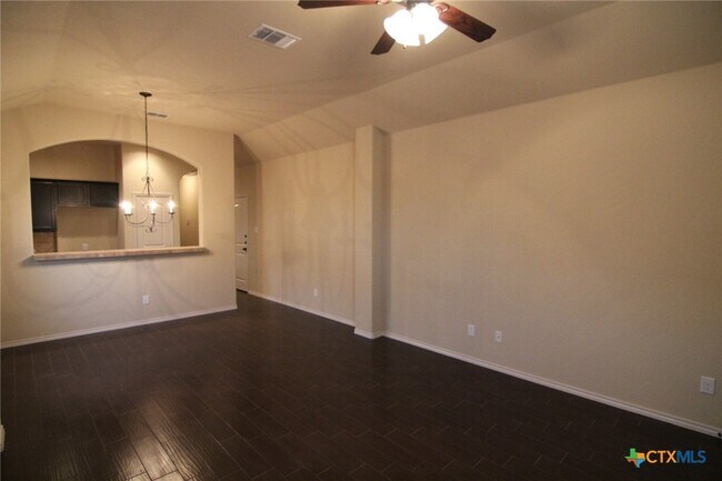 Foto del edificio - 534 Creekside Cir