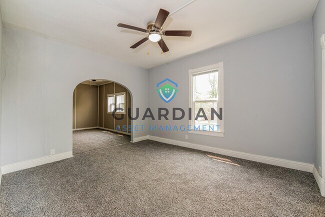 Building Photo - 422 Hoyt St