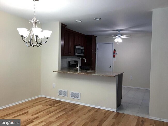 Foto del edificio - 12 Manor Dr