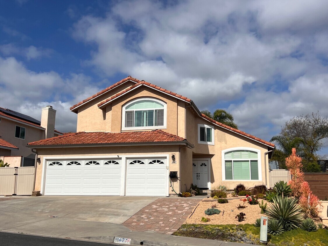 front view of the home - 1047 Southview Cir