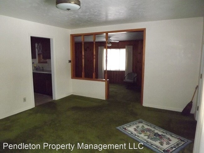 Building Photo - 3 br, 1 bath House - 453 E Darwin Street