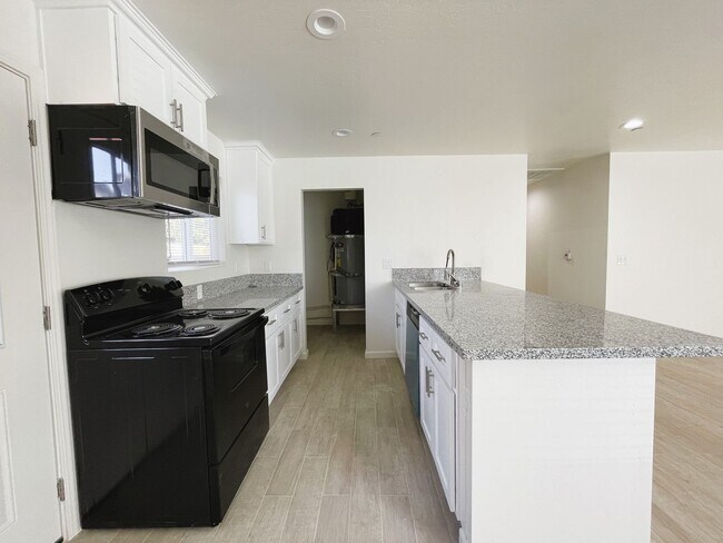 Building Photo - 404 Covey Ave