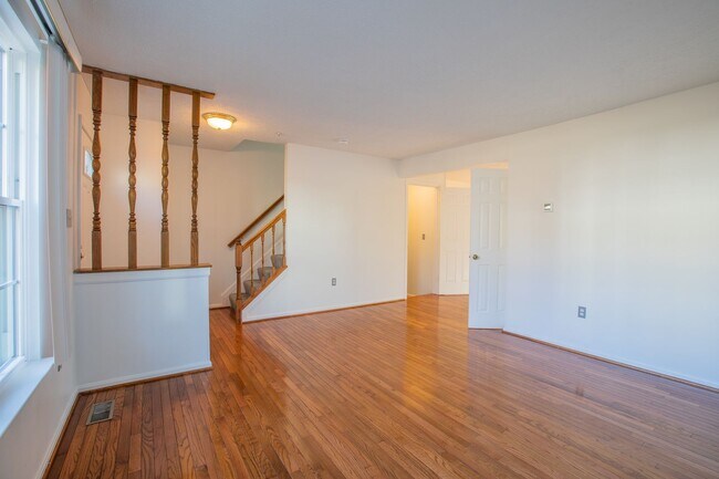 Foto del edificio - Lovely 2 BR/2.5 BA Townhome in Suitland!