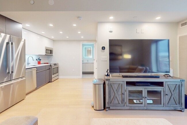 Building Photo - 932 Broadway