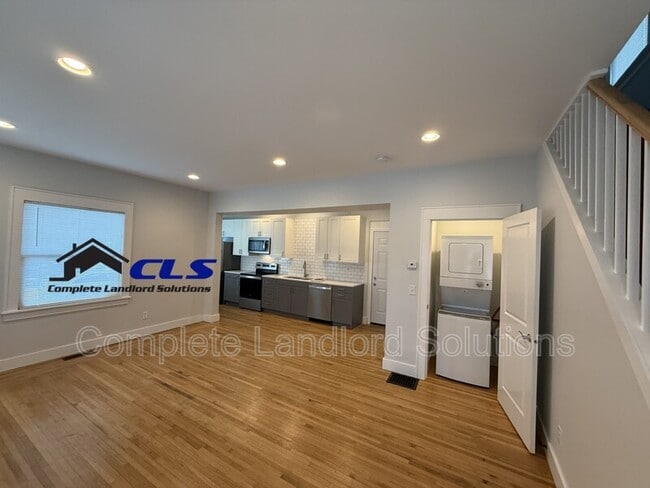 Building Photo - 646 Farrington St