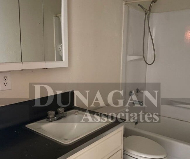 Building Photo - 912 Franklin St