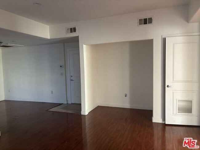 Foto del edificio - 1412 S Sherbourne Dr