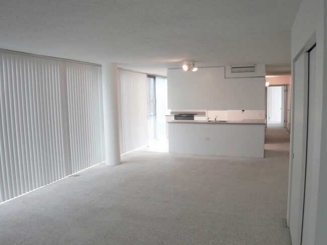 Building Photo - 3115 S Michigan Ave