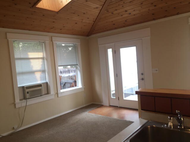 Foto del edificio - 574 E Main St