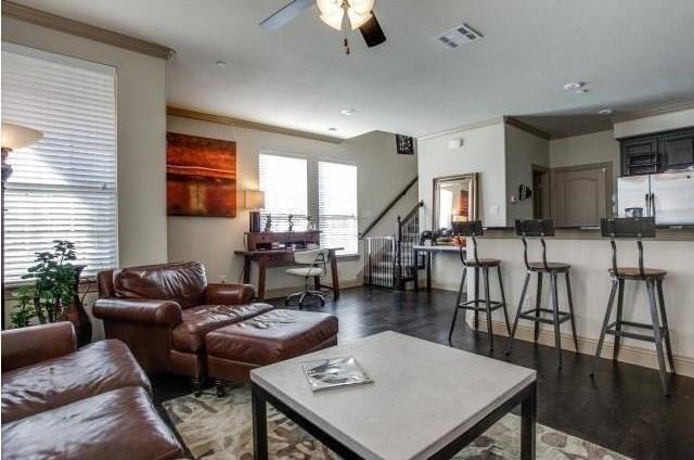 Foto del edificio - 7915 Parkwood Blvd