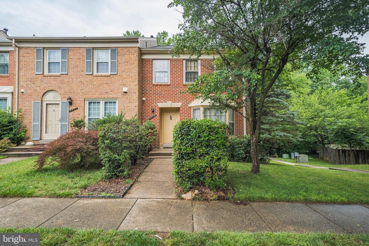 Foto principal - 4773 Gainsborough Dr