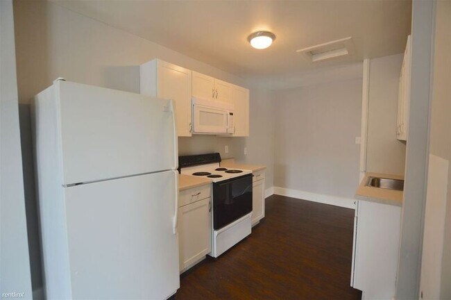 Building Photo - 1 E Raymond St