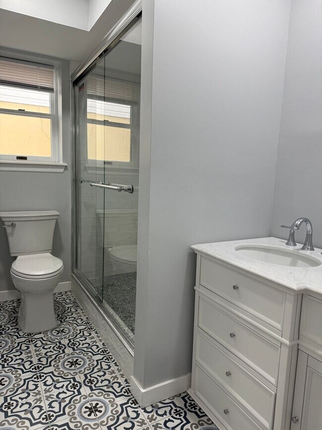 Foto del edificio - For Rent – 2 Bedroom, 1 Bathroom Apartment...