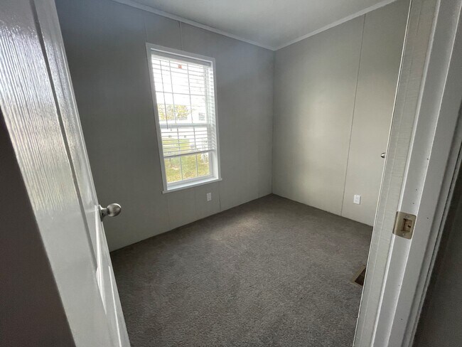 Foto del edificio - 2403 Birch St