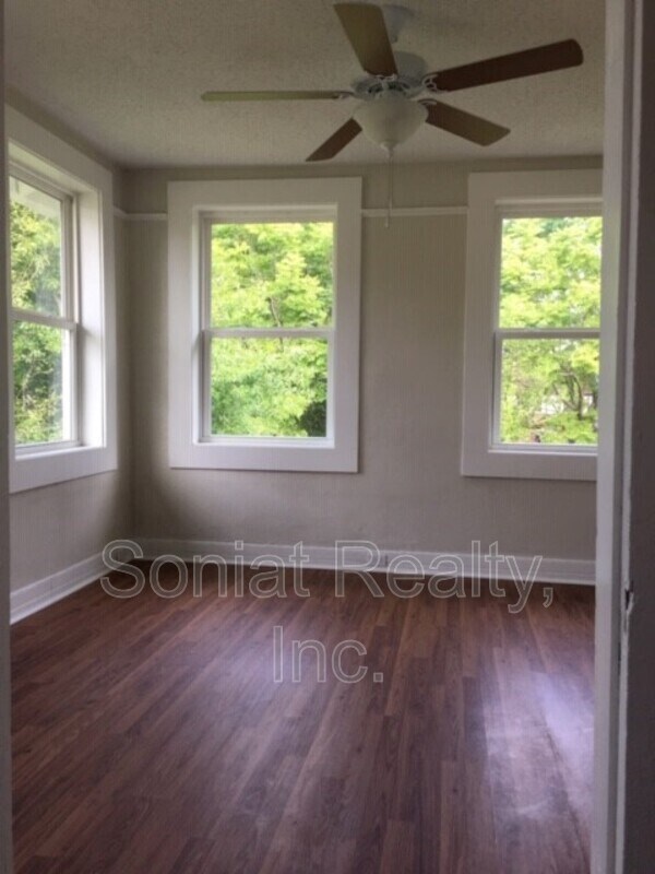 Building Photo - 2547 Wisteria St