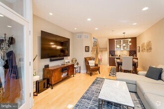 Building Photo - 770 Dorrance St