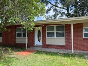 Building Photo - 218 Rose Marie Ln SW