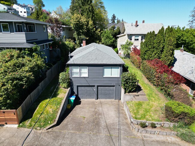 frente de la propiedad - 13-15 SW Bancroft St