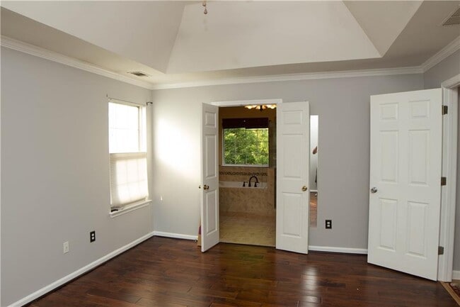 Foto del edificio - 5025 Baywood Dr