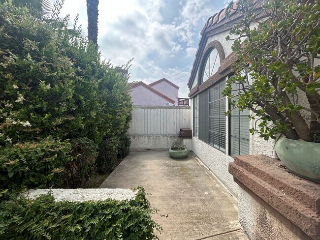 Foto del edificio - Spacious 4 Bedroom, 3 Bathroom Home in Rec...