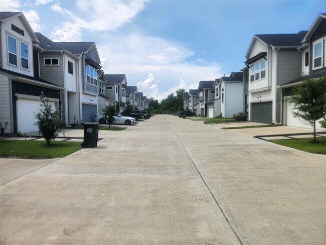 Foto del edificio - 5831 Highland Sky Ln