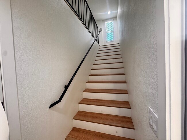 Building Photo - 1102 Cleghorn Dr