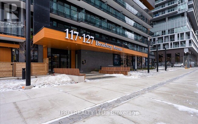 Photo du bâtiment - 117-2117 Broadway Ave