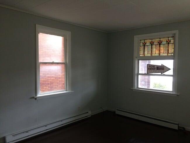 Building Photo - 256 Maplewood Ave
