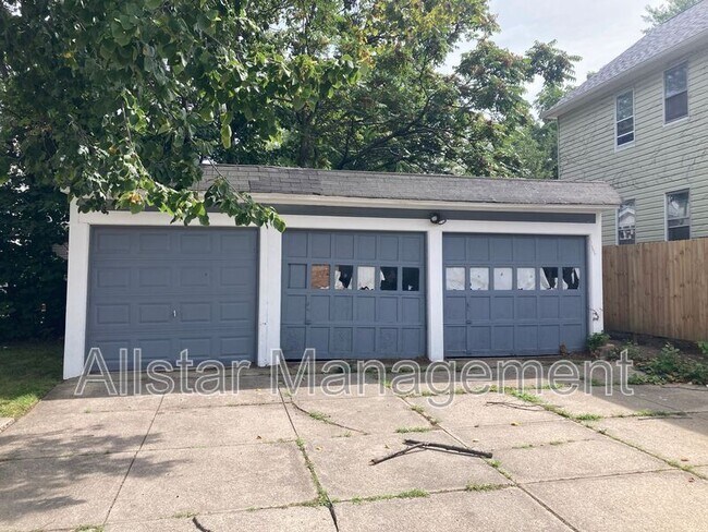 Foto del edificio - 17202 Grovewood Ave