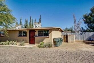 Building Photo - 430 E Delano St