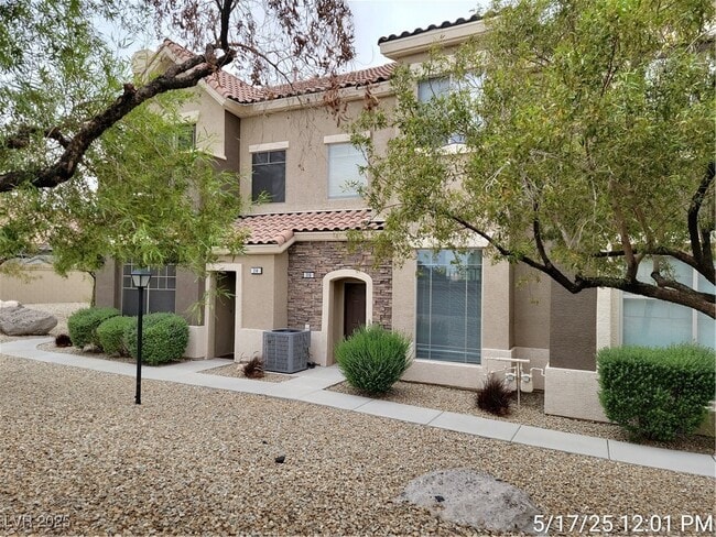 Foto del edificio - 316 Fountain Crossing Ln
