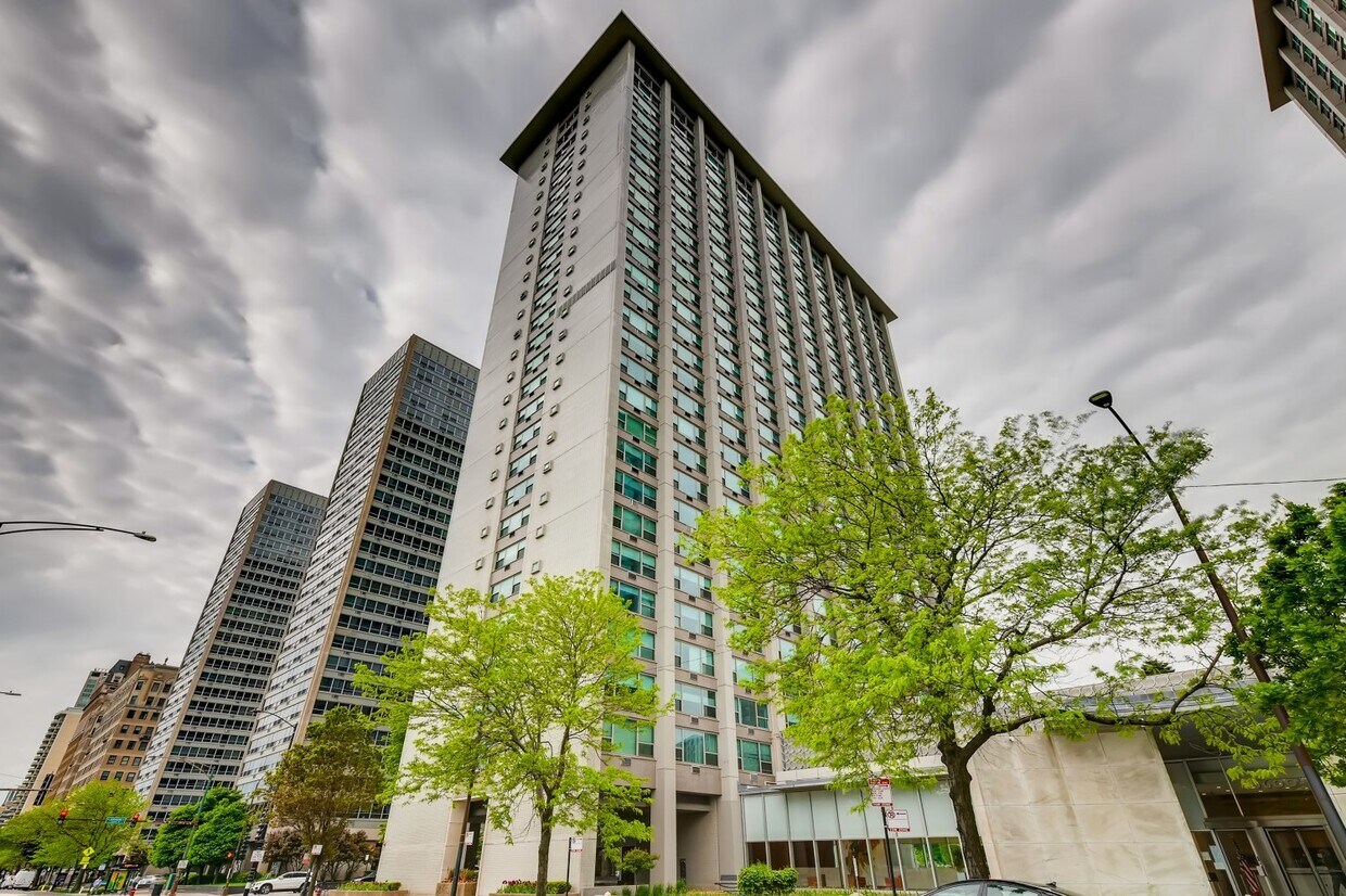 Primary Photo - 3600 N Lake Shore Dr