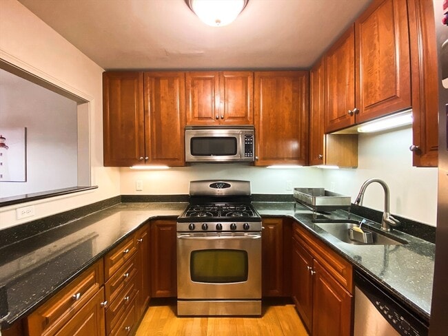 Building Photo - 318 Rindge Ave