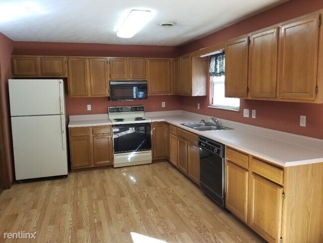 Building Photo - 2 br, 2 bath Townhome - 122 High Point Drive