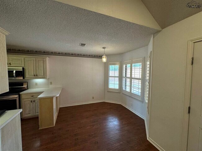 Building Photo - 4845 Shenandoah Dr
