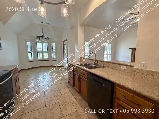 Foto del edificio - 2620 SE 8th St