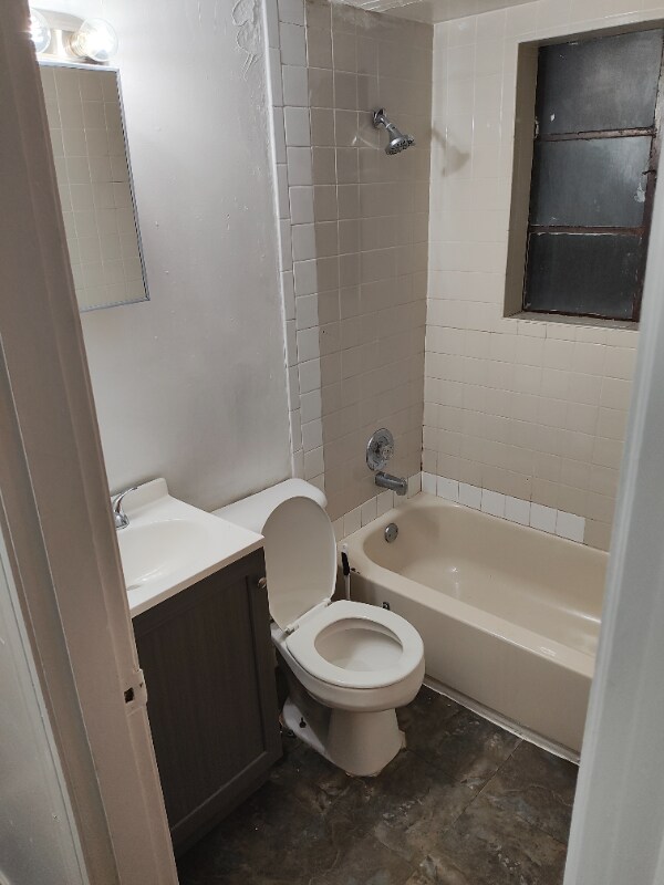 Foto del edificio - 216 E Bruce Ave