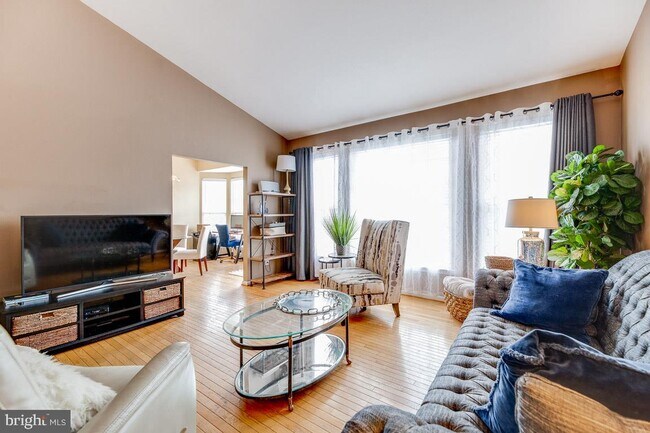 Foto del edificio - 43313 Burke Dale St