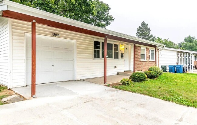 Foto del edificio - 805 Holiday Ave