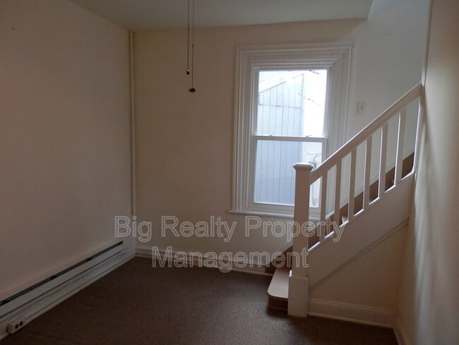 Building Photo - 375 Church St