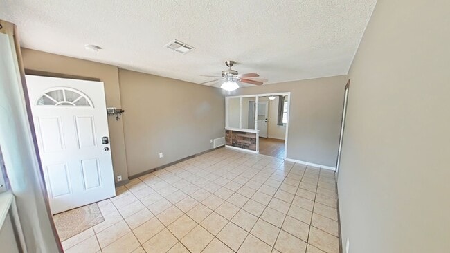 Building Photo - 3808 SE Dorchester Dr