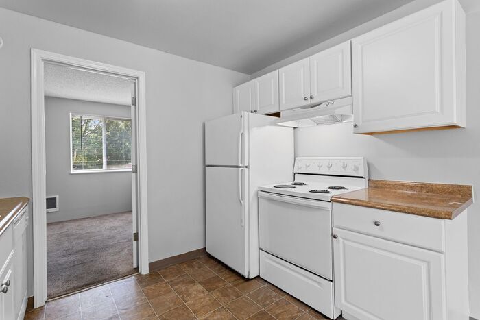 Primary Photo - Spacious 2 bedroom apartment! $500 VISA GI...