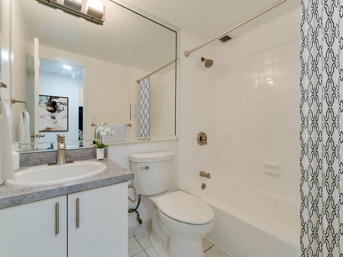 Les Monttellier Apartments - 850 W 49th St Hialeah, FL 33012