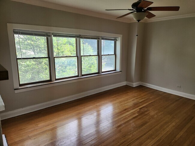 Foto del edificio - 2835 W Byron St