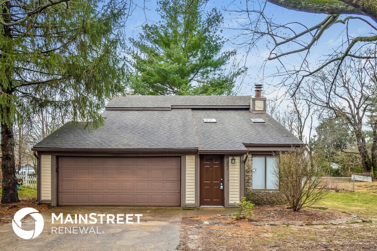 Foto principal - 2808 Six Mile Ln