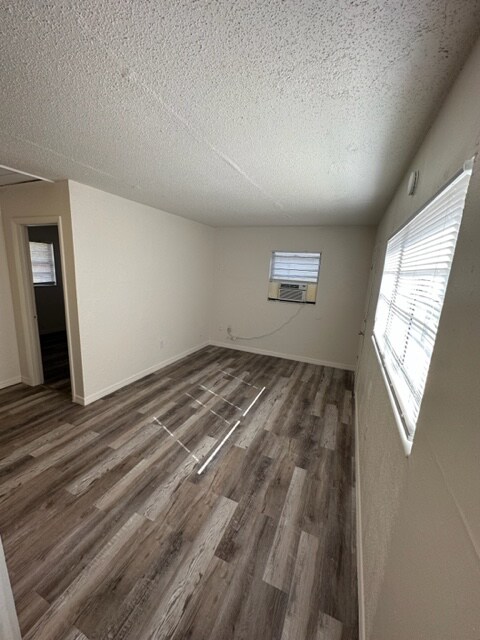 Building Photo - 10118 N Lantana Ave
