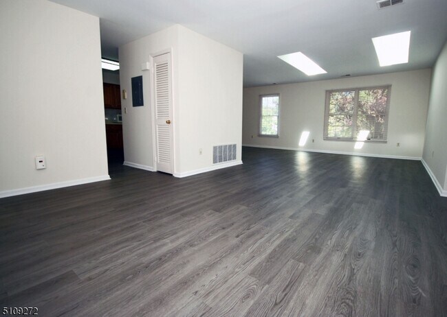 Foto del edificio - 332 Phoebe Ct