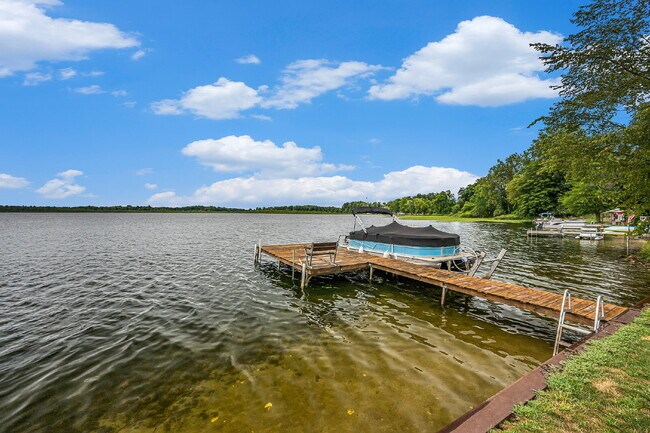 Foto del edificio - Year Round Rental Available on Wall Lake